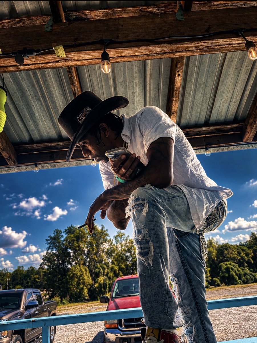 KC_Reloaded_007's tweet photo. I’m from Texas… that explains the confidence. 😏🤠 I don’t walk in with an attitude, I walk in with an aura. Texas raised me different, and everywhere I go, somebody notices. ♈️🔥
📸: @hard.bubbles
#TexasMade #TexasEnergy #BigAriesEnergy #KCReloaded #DontTripJustVibe https://t.co/7LGfJ2u6Uv