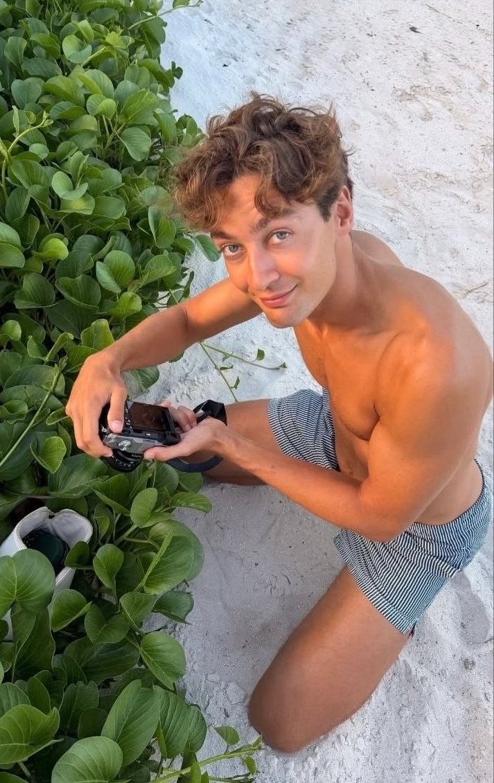 cornerohsgr's tweet photo. George in tiny shorts is a category I will always support https://t.co/oY4E0d2pdQ