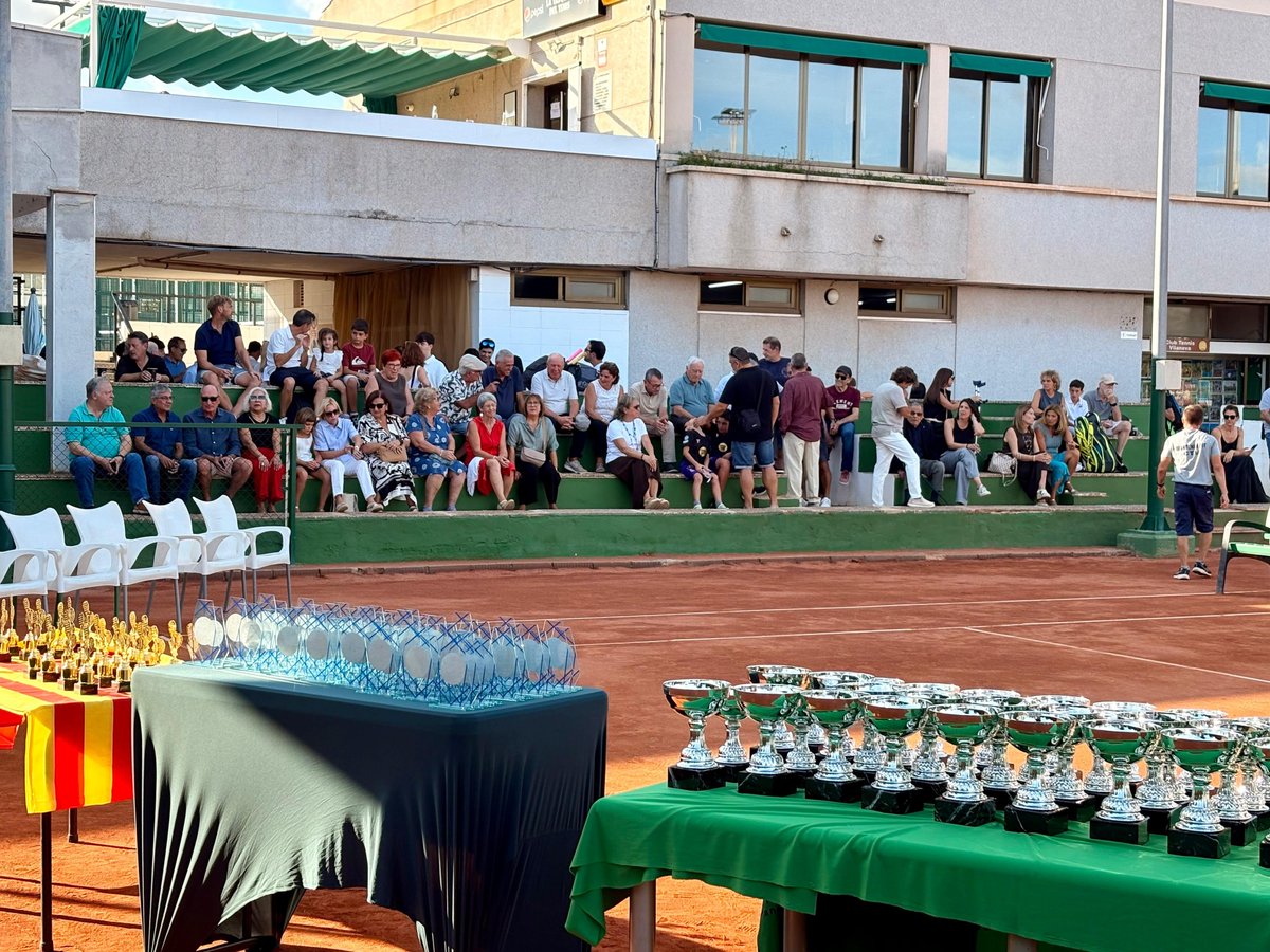 juanluisruizvng's tweet photo. 🎾 El Club Tenis Vilanova ha celebrat aquest cap de setmana el seu 60è aniversari. Sis dècades promovent l'esport i l'arrelament a la ciutat.
Per molts anys més! 👏🏼
#VilanovailaGeltrú #VNG https://t.co/Qd2wlFUi18