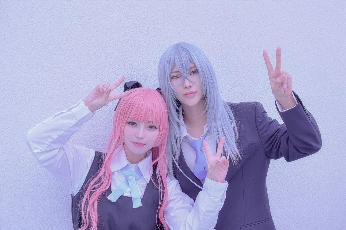 nijikuzu's tweet photo. ✌✌

恋せよまやかし天使ども

📷：ちよる https://t.co/cEB7WU6UMY