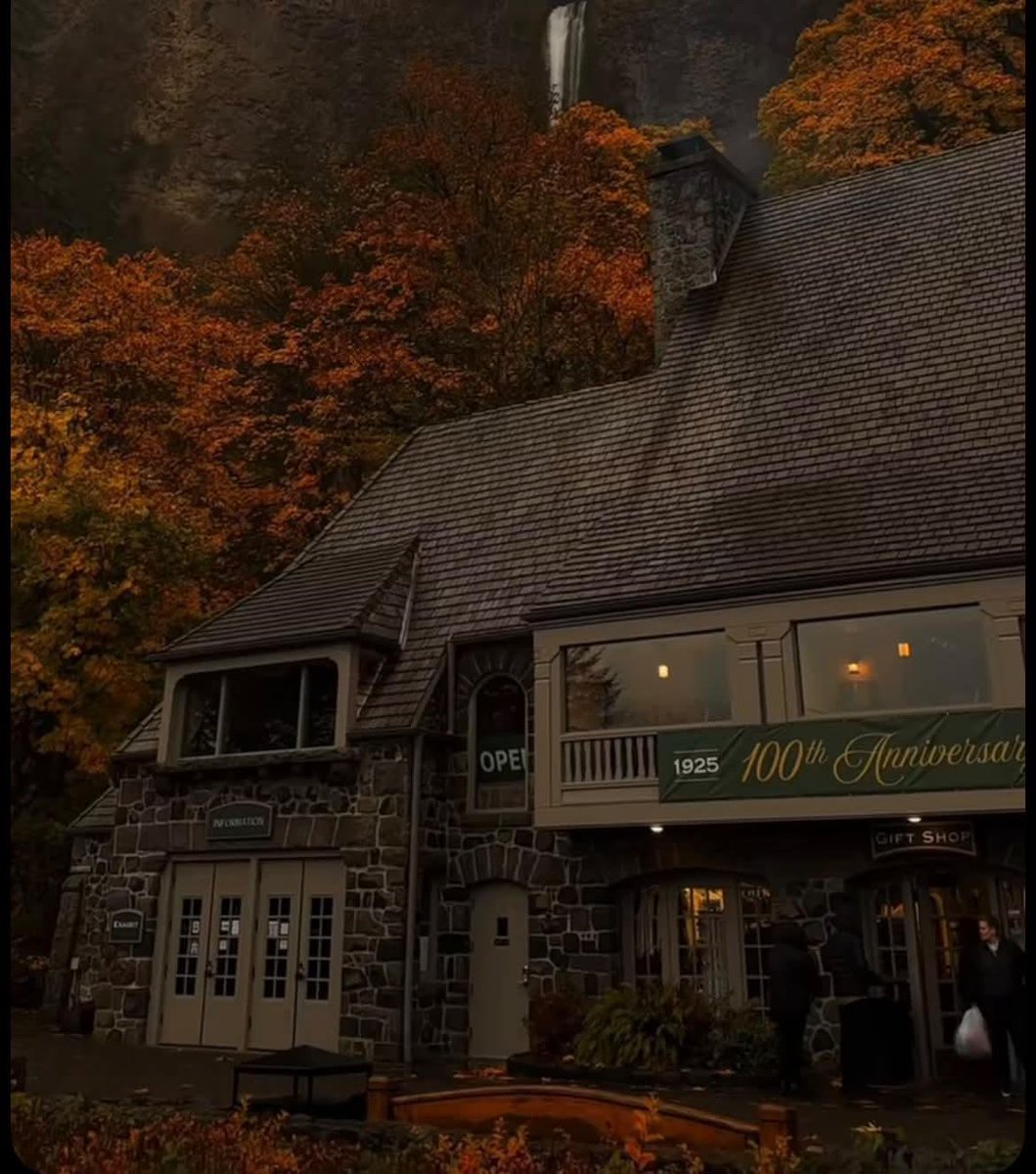 earthviewss1's tweet photo. Autumn days in Oregon, USA 🇺🇸 https://t.co/mWXnRjALV4