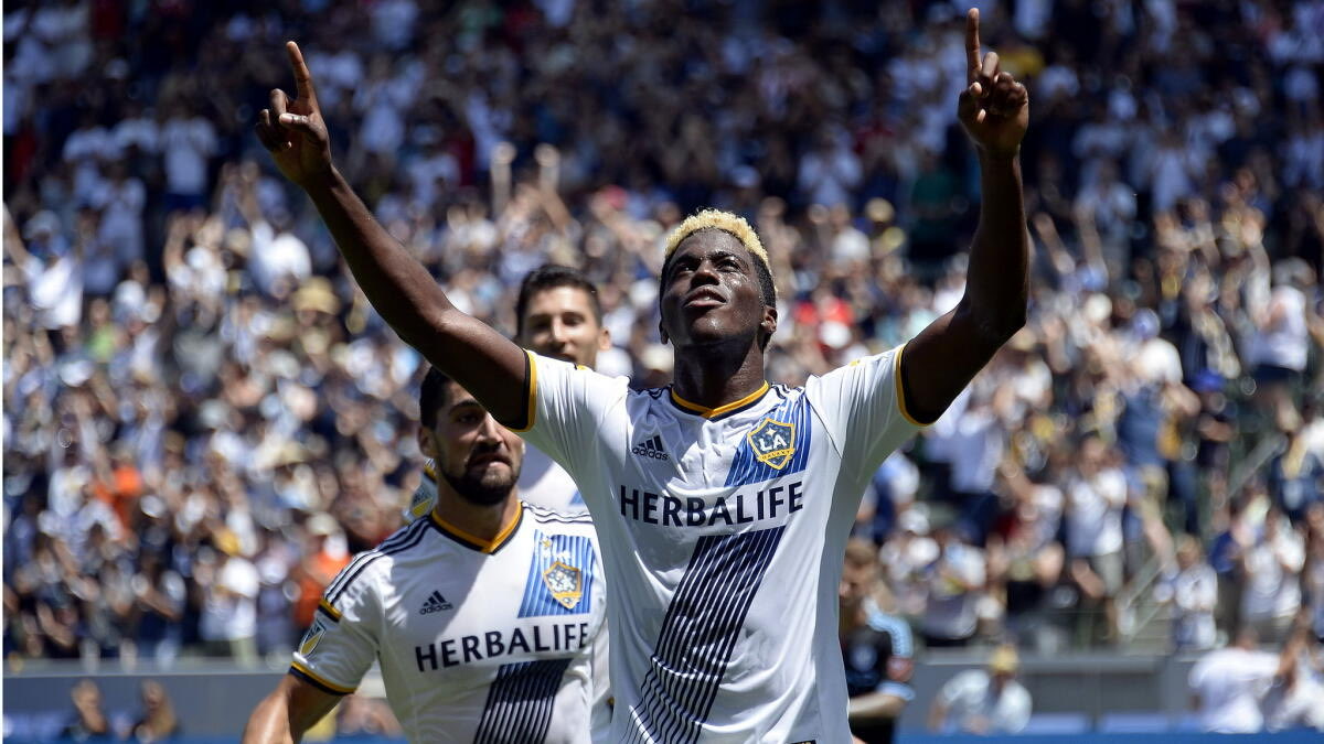ZoneMLS_FR's tweet photo. 🚨OFFICIEL ! GYASI ZARDES 🇺🇸 (35 ANS) PREND SA RETRAITE PROFESSIONNELLE.👋

L’attaquant de 35 ans a passé toute sa carrière en MLS :

🏆x2 MLS Cup
🏆x1 Campeones Cup

🏟️372 matchs
⚽️122 buts
🎯37 passes décisives

#MLS | #LAGalaxy | #AustinFC | #Crew96 | #Rapids96 https://t.co/7lobs0zTaO
