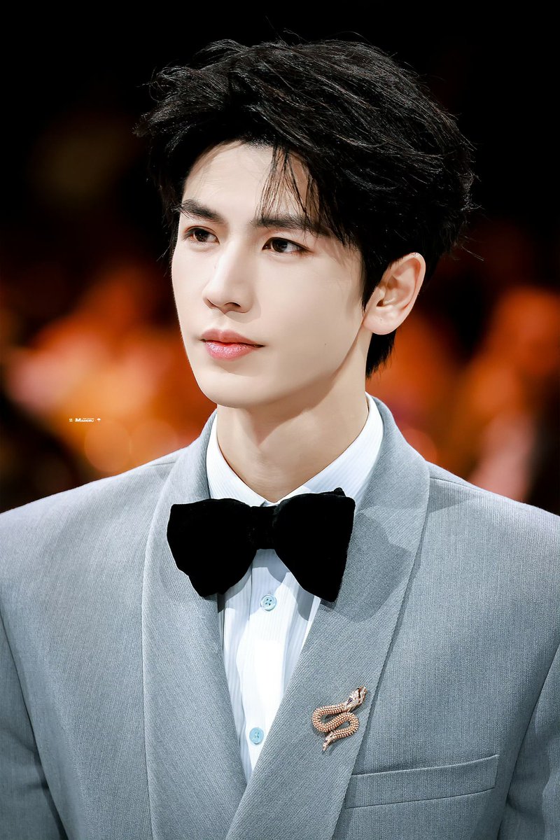 FinkfingSun's tweet photo. 2026.09.21
웨이보 MAMORU
MAMORU·张凌赫 홈마님의 직캠은 늘 옳다👏👏👏
밝은 달이 (장)릉혁에게 내려앉다
@장릉혁z  
​#장릉혁# zlh #장릉혁_대만구콘서트_최연소_크로스오버_MC# https://t.co/DordDlbn3I