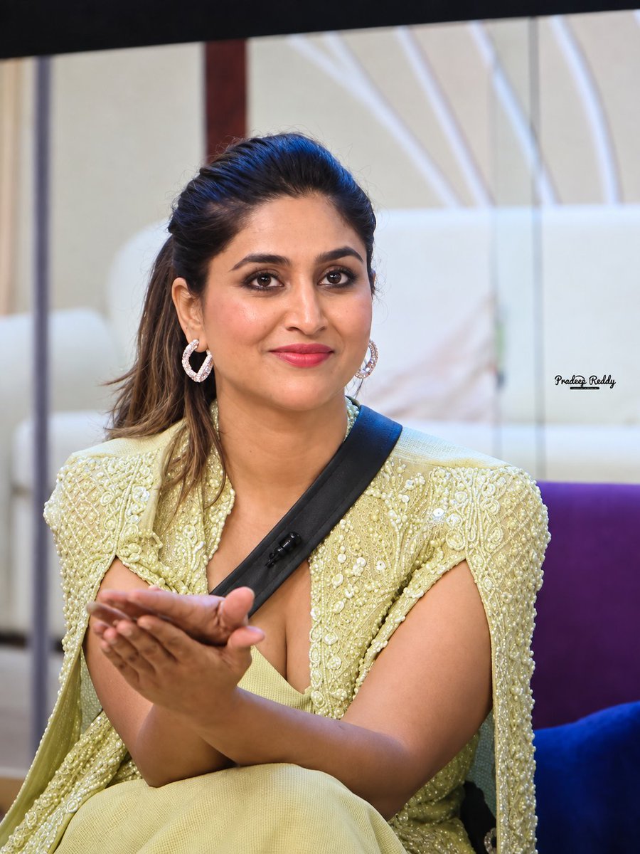 pradeepreddy339's tweet photo. Bitlu endhuku dhandaga , #Varshini sandlu undagaa🤤.. https://t.co/qUW6CfwDbK