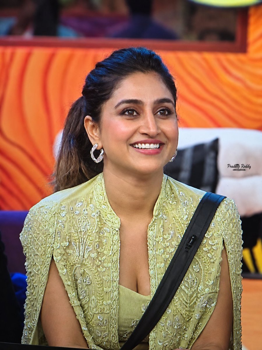 pradeepreddy339's tweet photo. Bitlu endhuku dhandaga , #Varshini sandlu undagaa🤤.. https://t.co/qUW6CfwDbK