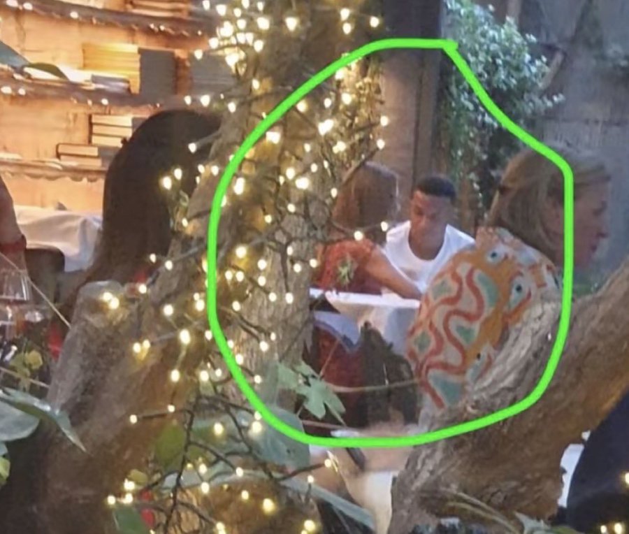Cr7stianismo_'s tweet photo. Ah que se fue a cenar el muy hijo de puta después del partido.

Que cene en su puta casa. Que Cristiano se quedaba encerrado en su habitación después de perder, dicho por él.

A Mbappé le tengo un nivel de asco rozando el que me dan Piqué y Messi. https://t.co/cTdl3jOHdE
