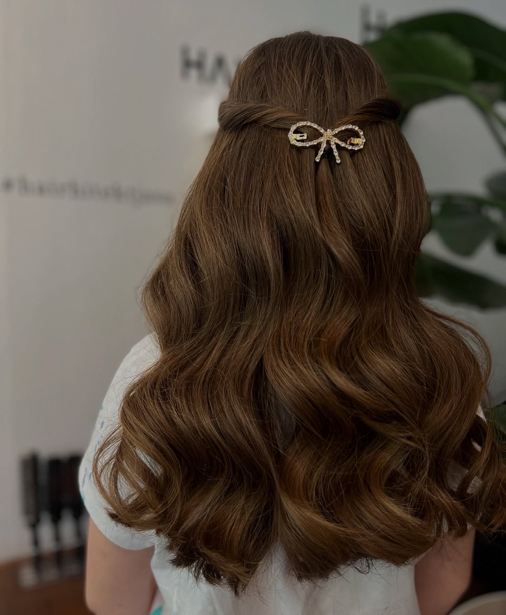 OmegaPiner's tweet photo. Valeta—- kodranje las Glamour z malim lepim detajlom ✨🦋 https://t.co/axtnbWuvTt