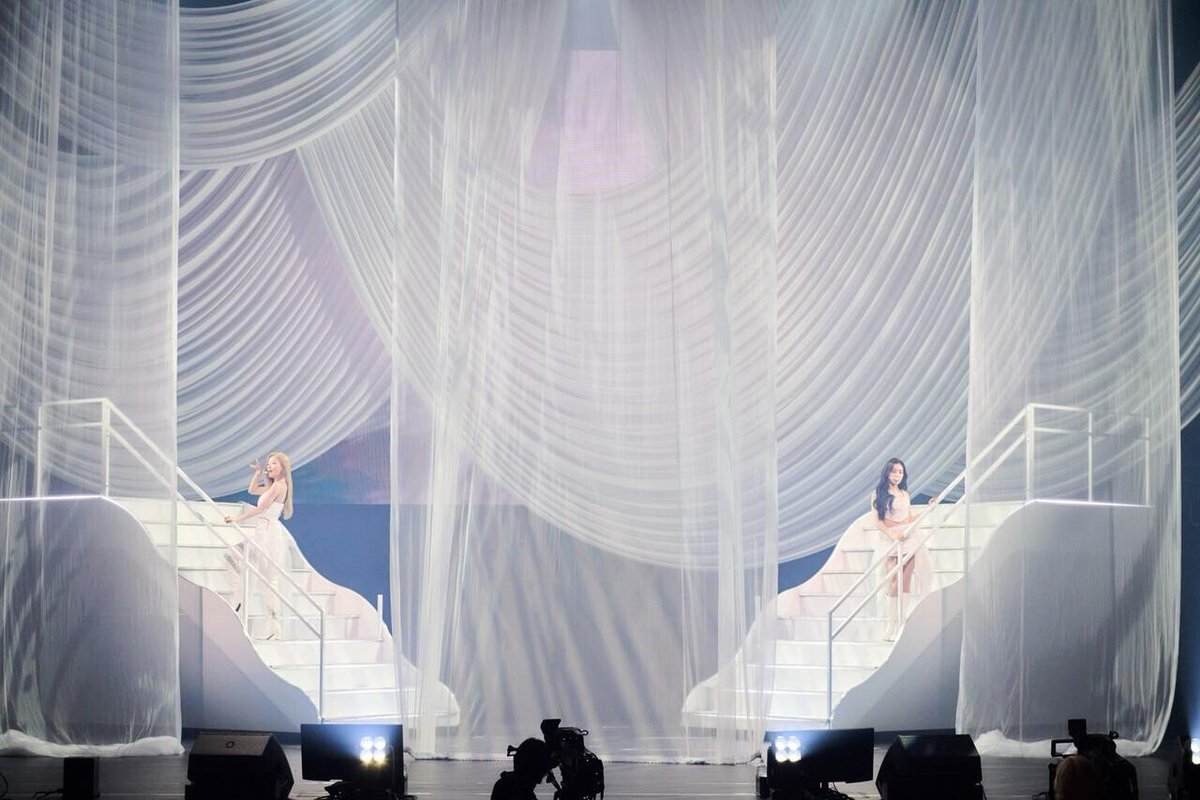 rvelites's tweet photo. [PHOTOS] IRENE &amp; SEULGI's 1ST Japan Tour <blank> Live in Fukuoka 

https://t.co/UflJIZevBU

#IRENE #아이린 #SEULGI #슬기
#RedVelvet #레드벨벳 https://t.co/n6IoduQhJu