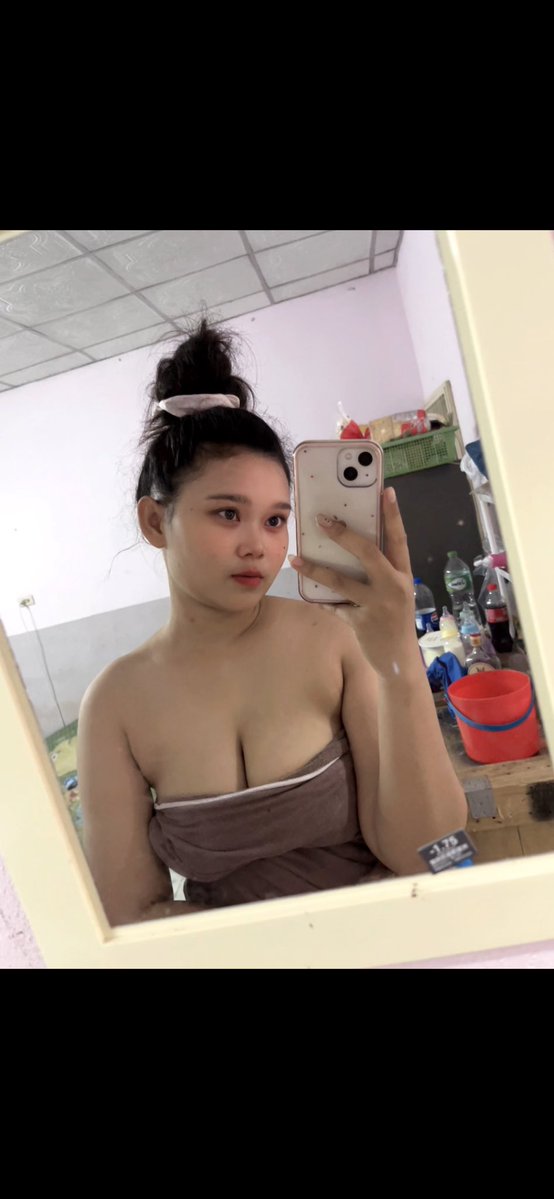 Jeeeiei0's tweet photo. มีหีไม่มีค่าละ ผู้ชายสมัยนี้ชอบเย็ดตูดกัน🤧🥴 https://t.co/p2x9czHCeg