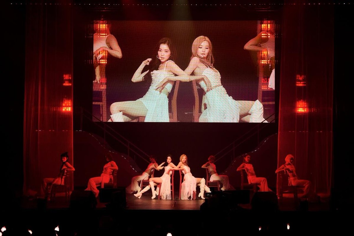 rvelites's tweet photo. [PHOTOS] IRENE &amp; SEULGI's 1ST Japan Tour <blank> Live in Fukuoka 

https://t.co/UflJIZevBU

#IRENE #아이린 #SEULGI #슬기
#RedVelvet #레드벨벳 https://t.co/n6IoduQhJu