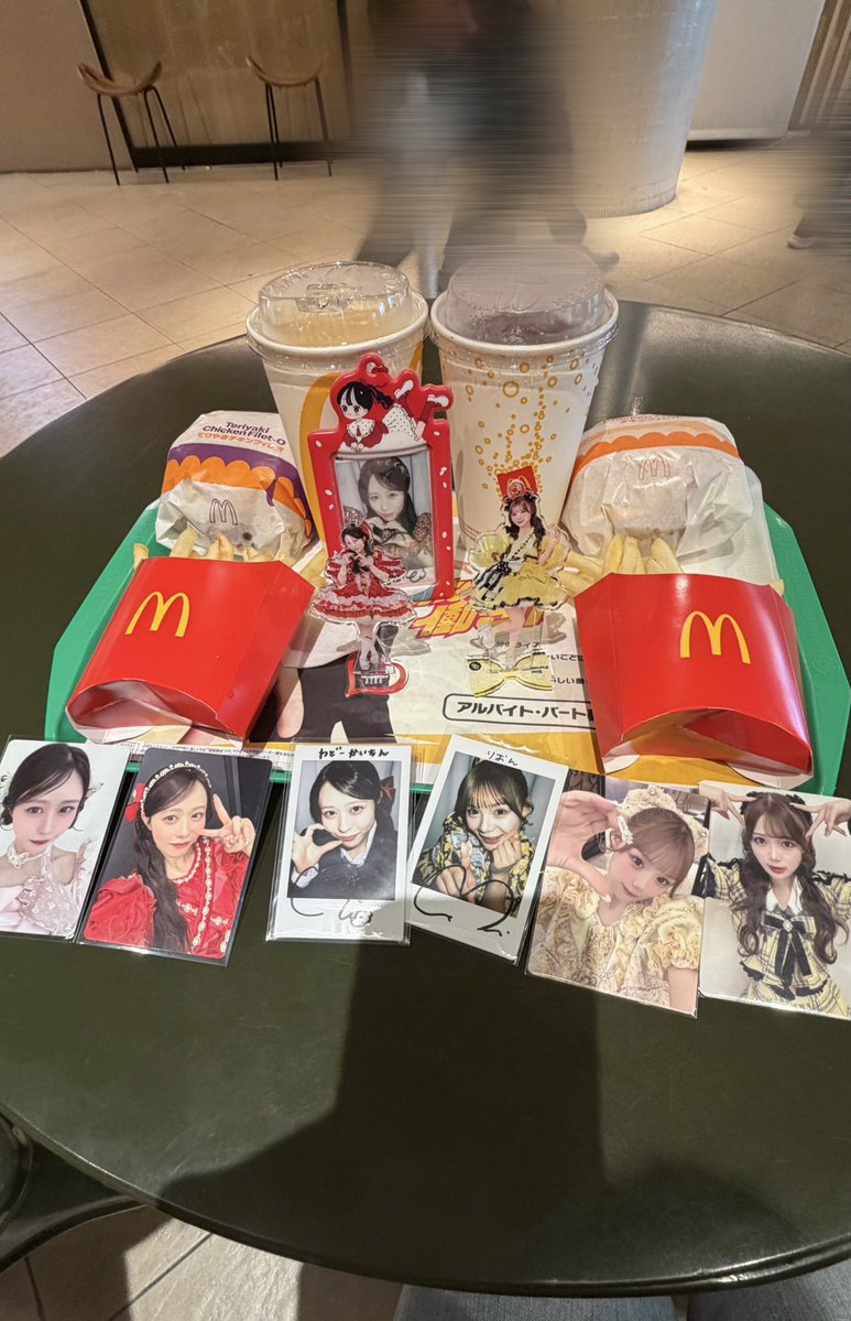 fur_luvv's tweet photo. チェキ飯した> ·̫ <
今度愛花のグッズでお返しするね🎶 https://t.co/cejSuHeepJ