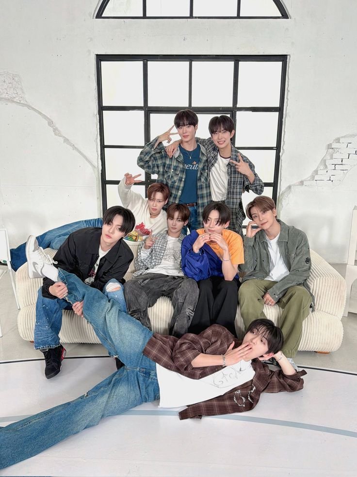 geonwoniie's tweet photo. I want my family back on friday @wakeone_offcl https://t.co/2u9LvH6gHC