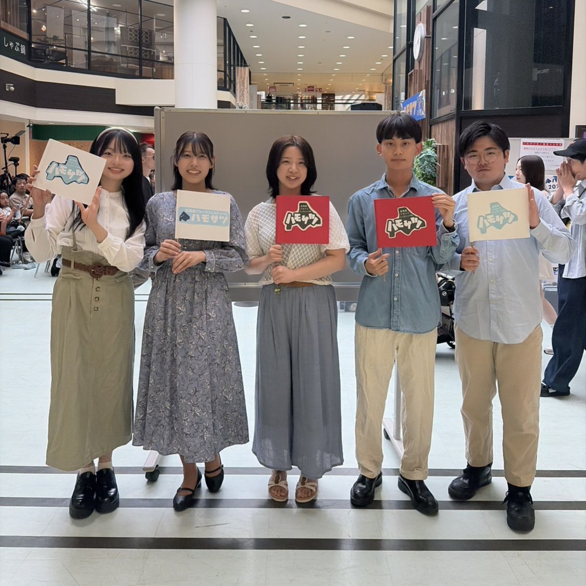kagen_kapela's tweet photo. 🌗出演報告🌗

ハモサツ2026夏に出演しました！
ご来場いただいた皆様、並びに運営の皆様
ありがとうございました✨

また、今回から新たにたくま(@takuannn_kapela)をBassに迎えることとなりました！

新体制となった歌幻の月を
よろしくお願いいたします！🙇‍♂️

#ハモサツ https://t.co/LZzHScyCOk