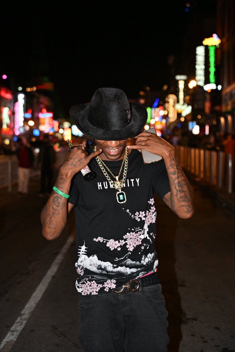 KC_Reloaded_007's tweet photo. THE CITY WAS LOUD. I DIDN’T HAVE TO BE.

Hat low. Chains heavy.
Smile on. Aura activated. ♈️

Sometimes you don’t need to announce your presence.
The picture does it for you. 📸 : @aiklick 

#KCReloaded #NashvilleTN #BroadwayNashville #DarkAura #AriesEnergy https://t.co/2Fp74pTO3f