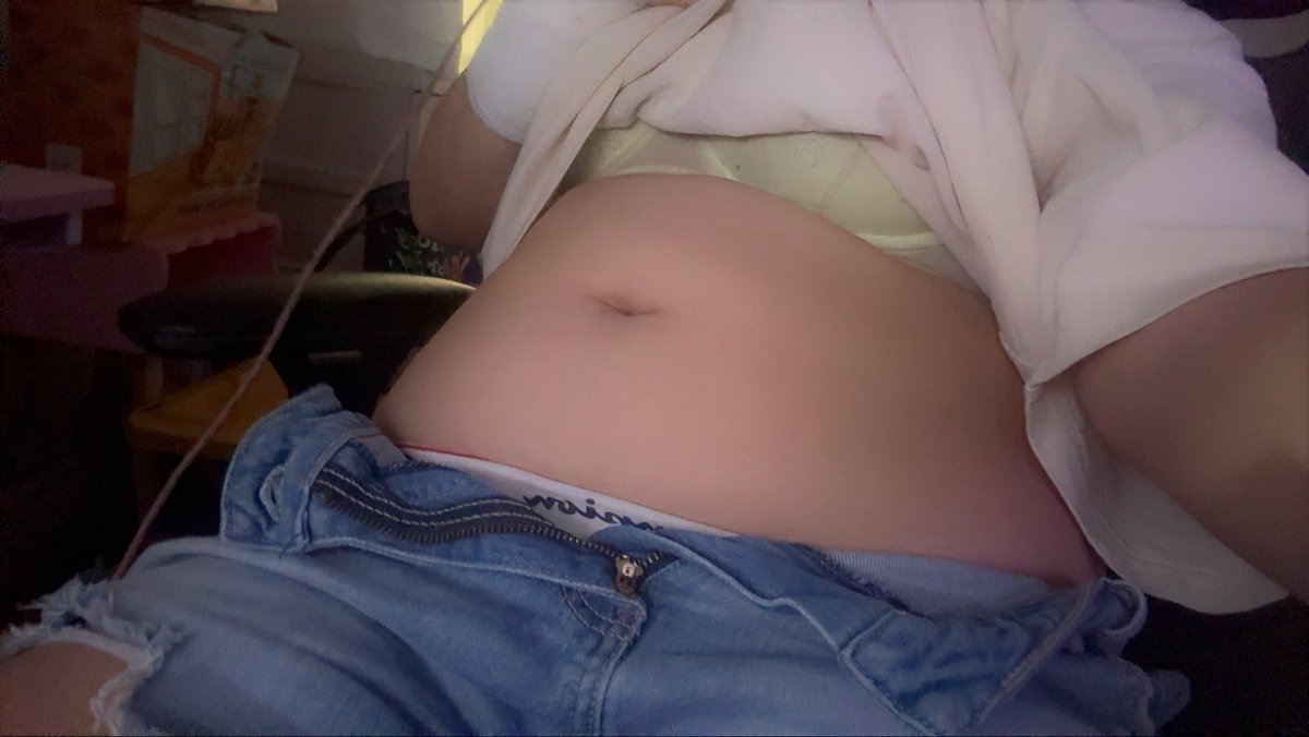 ankofih's tweet photo. this was the 200 sub goal for subathon.... tummy reveal >_< https://t.co/DehbbswfgQ