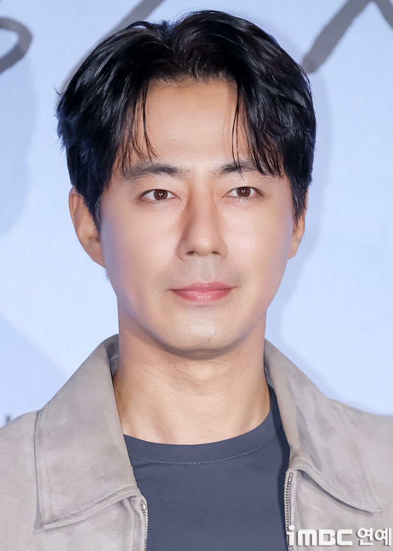 deepb1uewave's tweet photo. 조인성 가능한 사랑 언론시사회 기사사진 https://t.co/1NDIBW4jn7