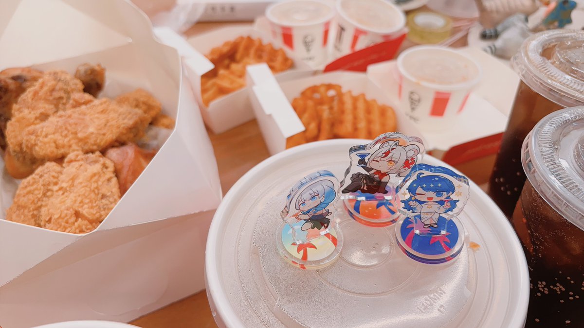 Reiha_Refri's tweet photo. 琴晚大家約埋一齊食左餐飯！
PR11 辛苦大家曬了✨✨

琴日下午去咗行一陣，夜晚就去執著貨，今朝點埋條數執乾淨啲嘢
攰到傻。
星期二朝早開個畫畫台傾下計！

另外場後通販表格製作中～
俾未能到場或者未能盡興嘅咁多位都可以補返我哋嘅周邊！

#palettering11 #PR11 https://t.co/gObYmM6697