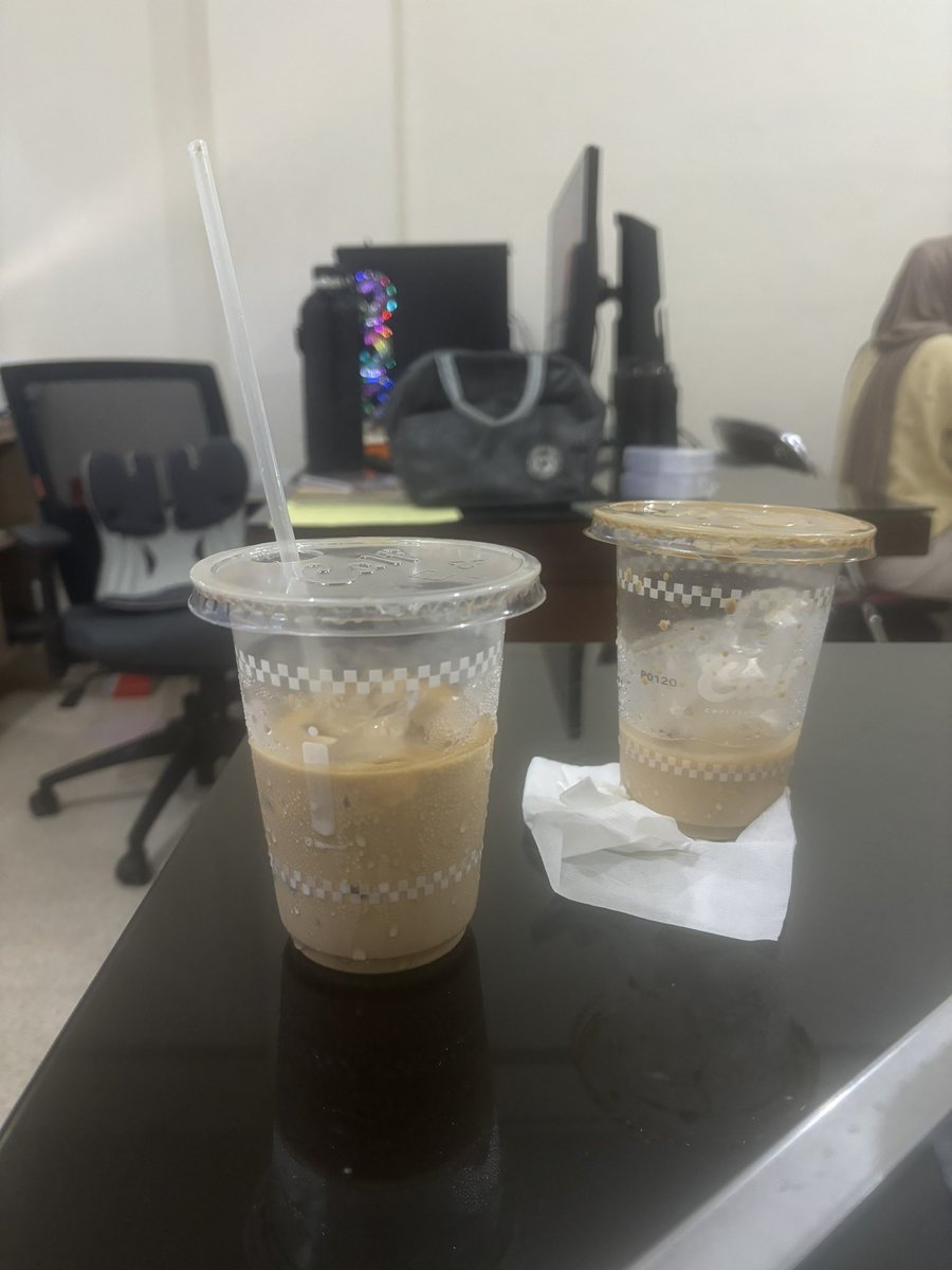 ouyrano's tweet photo. hari ini entah knp numpahin lg calf kek orgil. habis bantuin beresin eh doi lgsg ksh calf punyanya ke ak 😭😭😭 huhuh https://t.co/XQdcKv4NDL