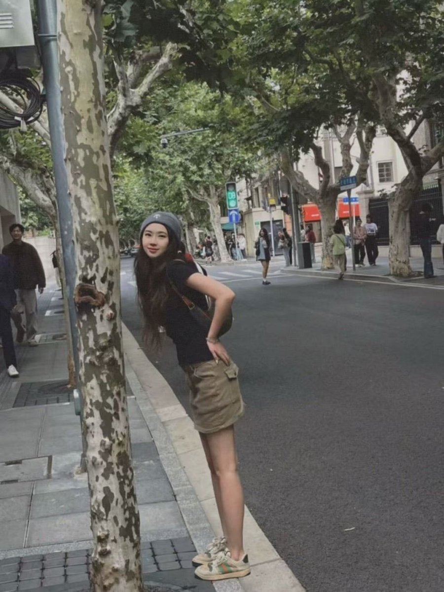 Cuck1Lover's tweet photo. Slim Asian cutie teased by the loser himself 😩🤤 https://t.co/r7I4ONKj81