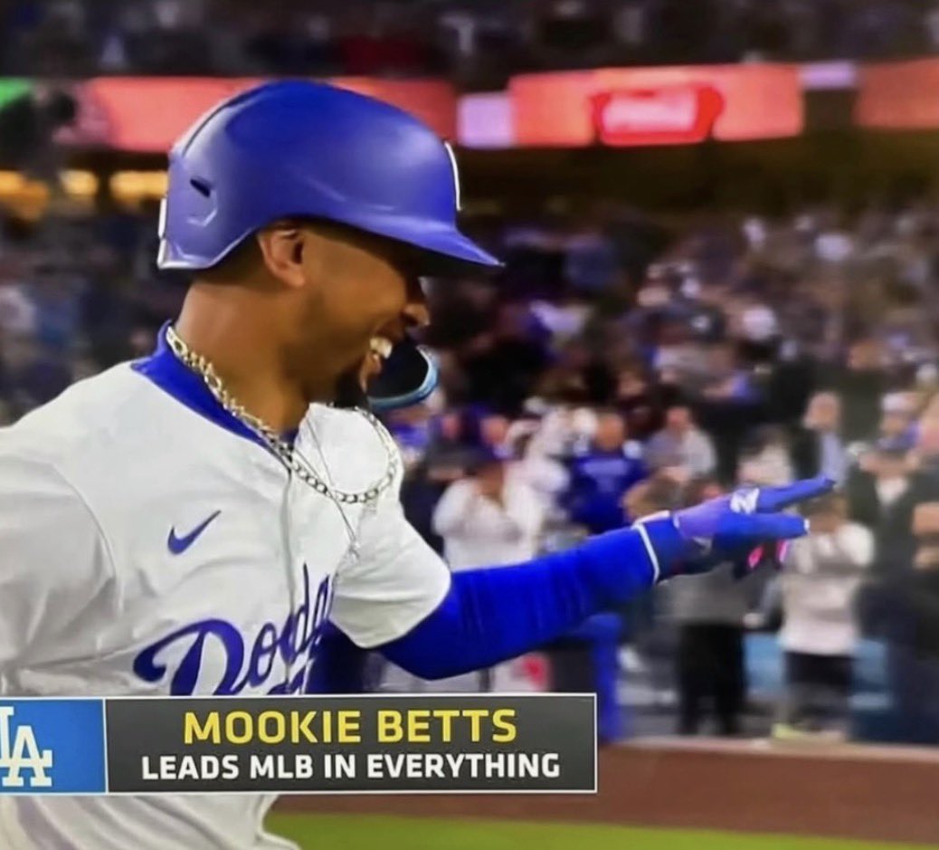 dookiebettsss's tweet photo. '24 April Mookie Betts deadass the best hoops I've ever seen https://t.co/pgrlr8mDzM