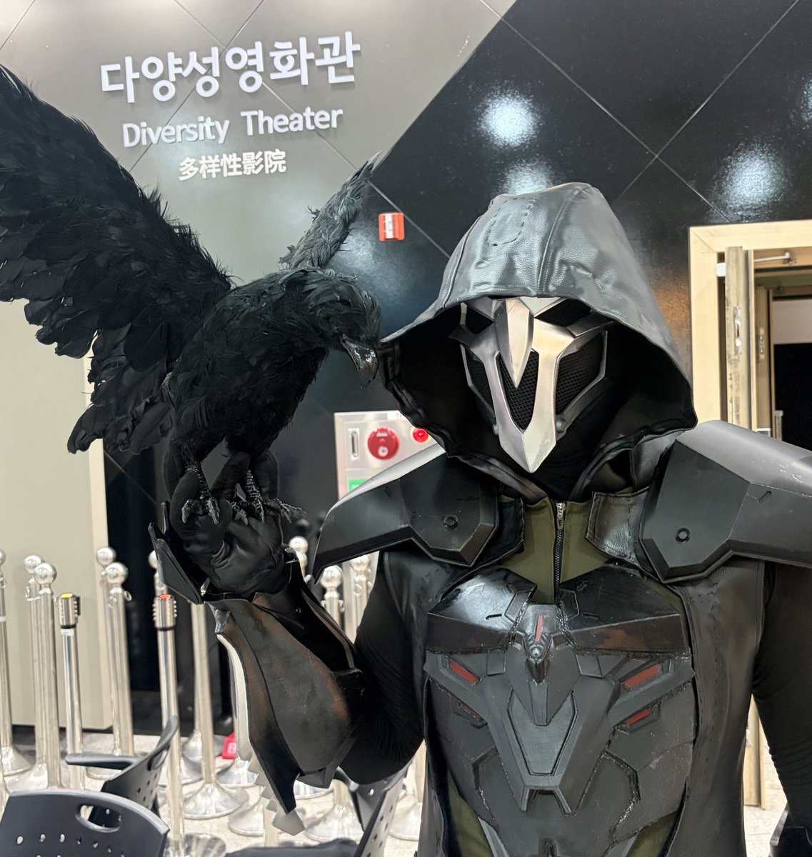 silverknight419's tweet photo. 밤까마귀가 말했노라.🐦‍⬛🐦‍⬛🐦‍⬛
"다시는 그러지 않으리"라고.💀💀
#오버워치 #리퍼 #overwatch #reaper https://t.co/fP0ykEsyhe