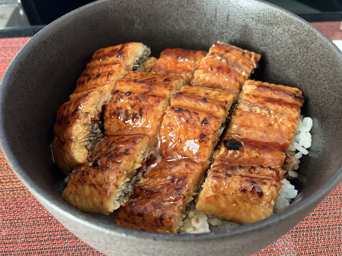 inspa_27's tweet photo. お昼ご飯は鰻で😊 https://t.co/SKTyUn5tjU