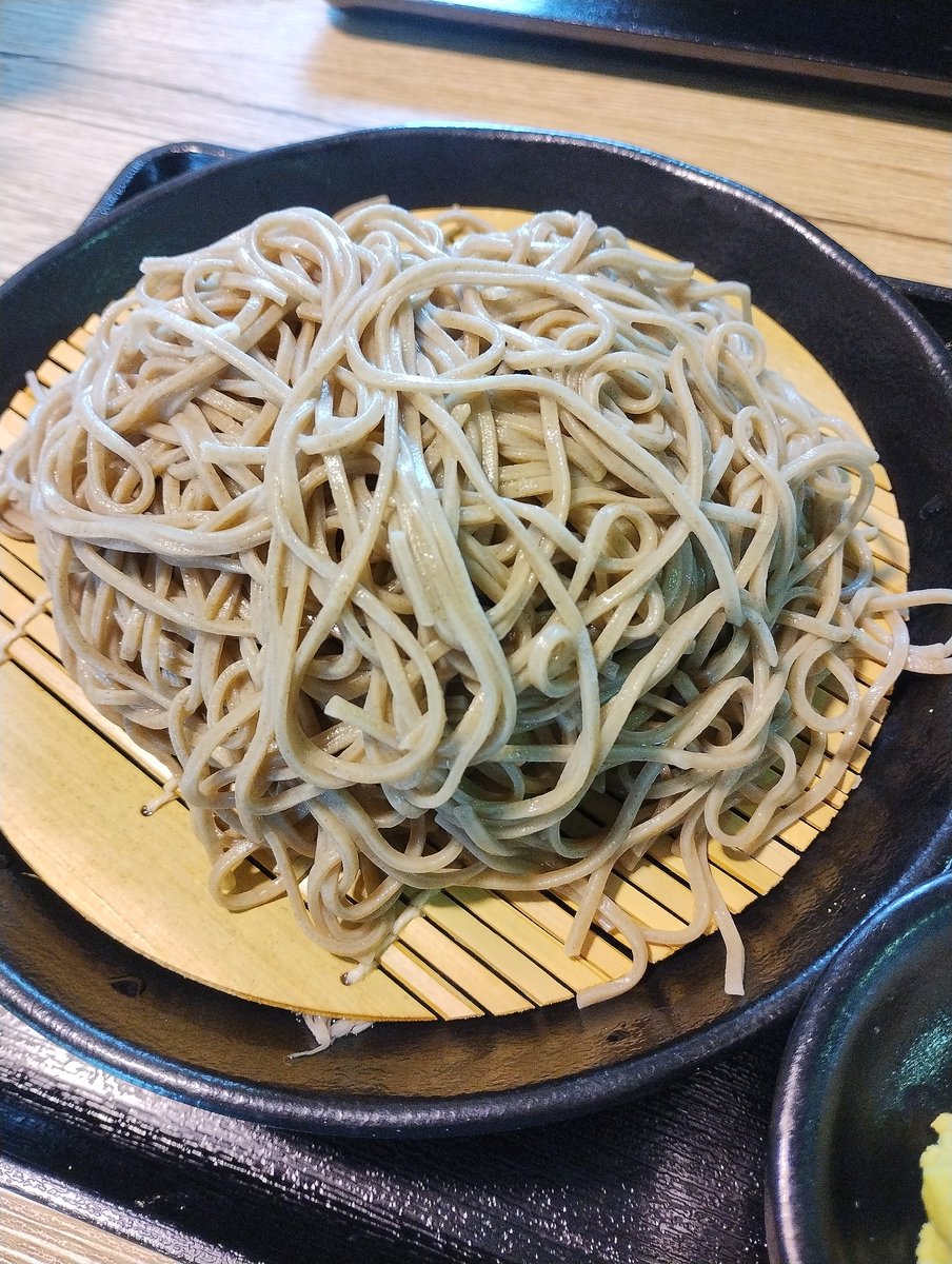 kiecha_wp's tweet photo. ざる蕎麦（大盛り） https://t.co/29pCWDsoJM