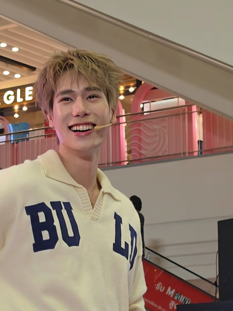 1phuwin's tweet photo. The games definitely made things even more entertaining. Thank you for joining in and making the event feel so lively, I really appreciate you taking the time to come and  stay with me throughout everything. Hopefully you went home with some good memories from the event 🤍 https://t.co/YpV8vvhkCc