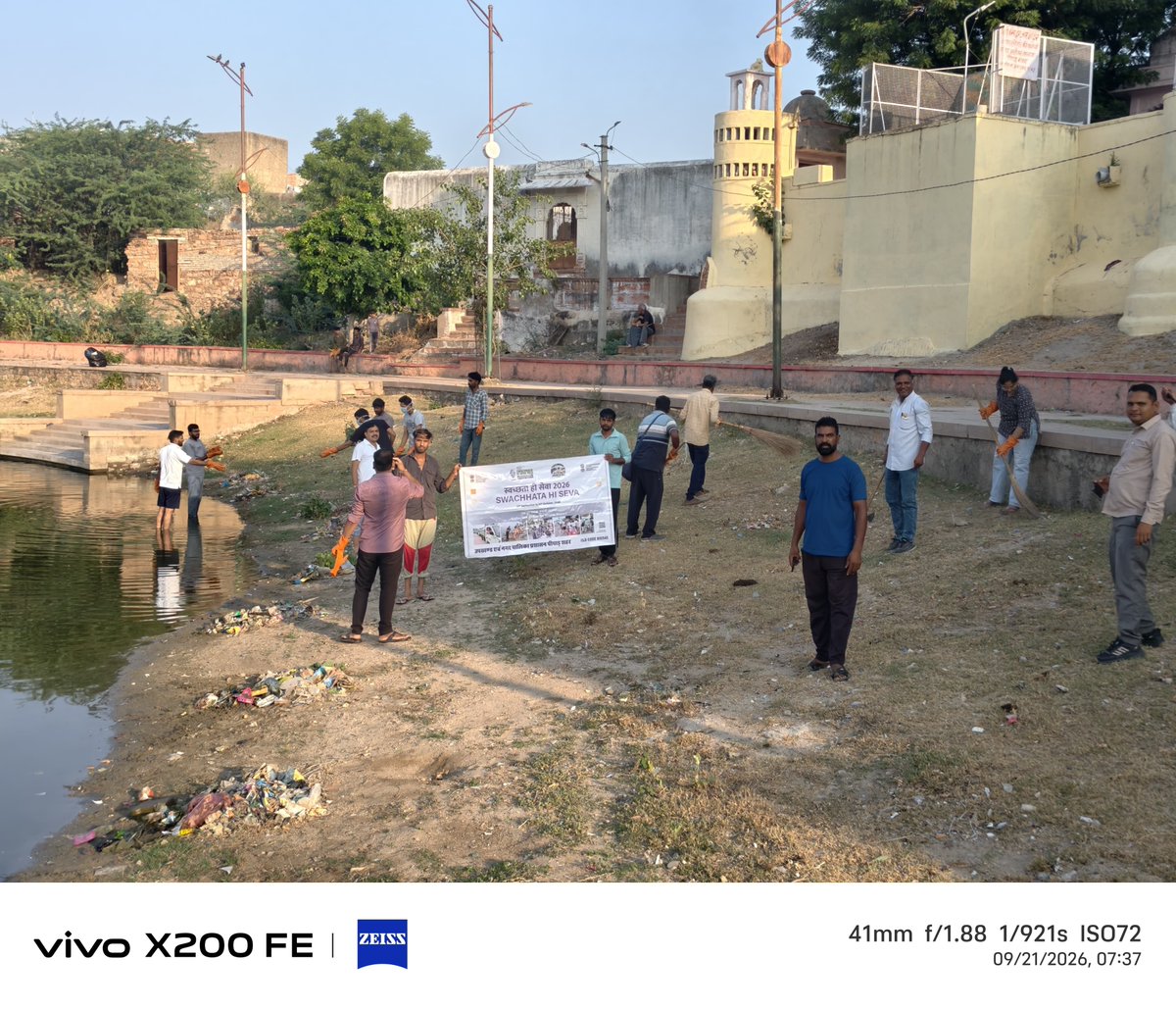 palikapiparcity's tweet photo. #स्वच्छता ही सेवा# अभियान के अंतर्गत जनभागीदारी के साथ सर्प सरोवर तालाब कि सफाई करवाई गई नगर पालिका पीपाड़ शहर @SwachhBharatGov @SmdsbmU @RajCMO @KumariDiya @officialkharra @PMU_SBM_RAJ @PMOIndia https://t.co/E3ge2E5Jx2