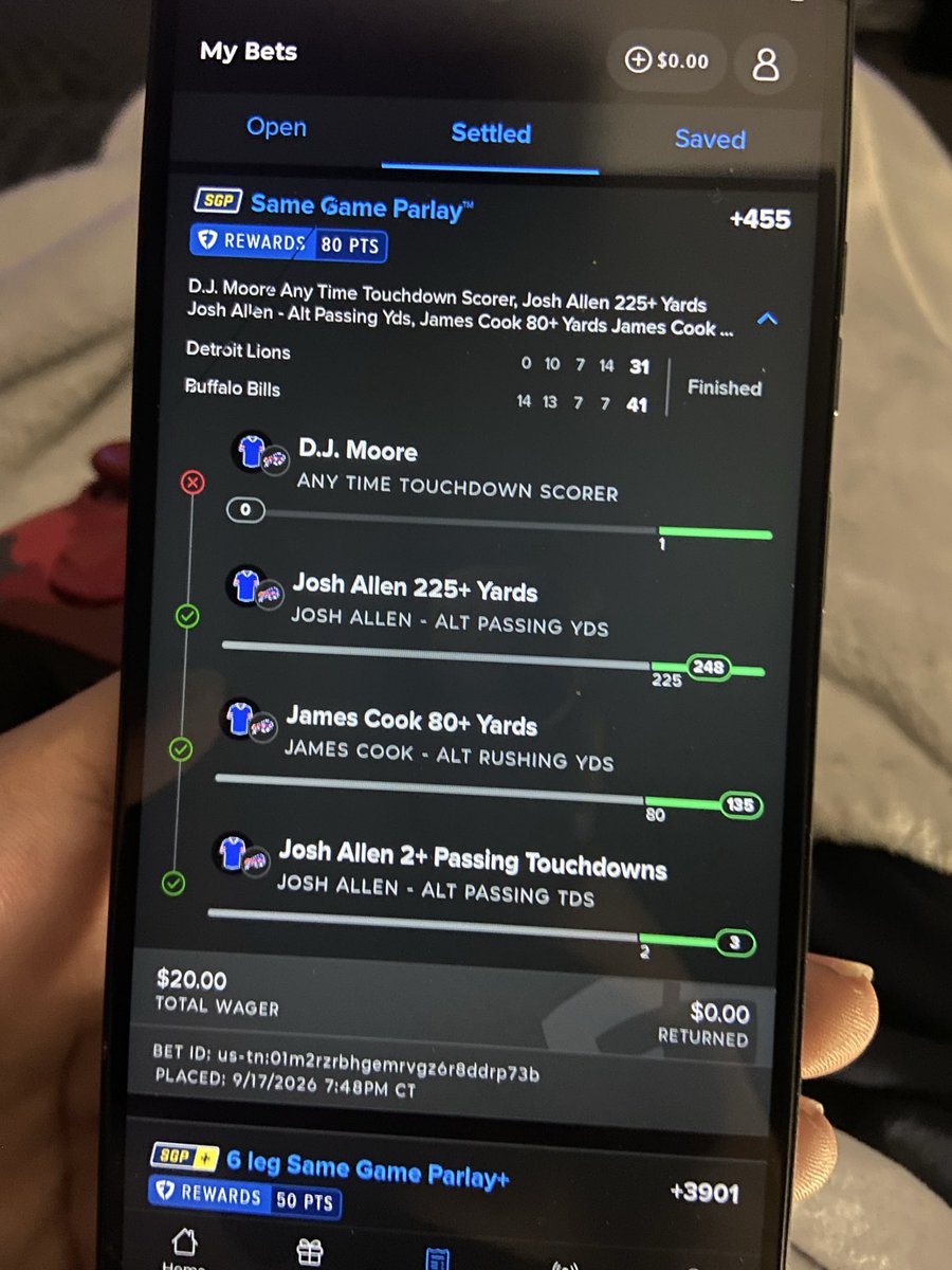 BackStreetRunna's tweet photo. @FanDuelSports has been fucking me over since Thursday! I referred a friend and was looking forward to my 125$ referral bonus bet before the Thursday game(dj Moore got hurt first half) , they never paid me my reward for RAF , Never paid me for the dj Moore slip! https://t.co/OqN9AE5u3P