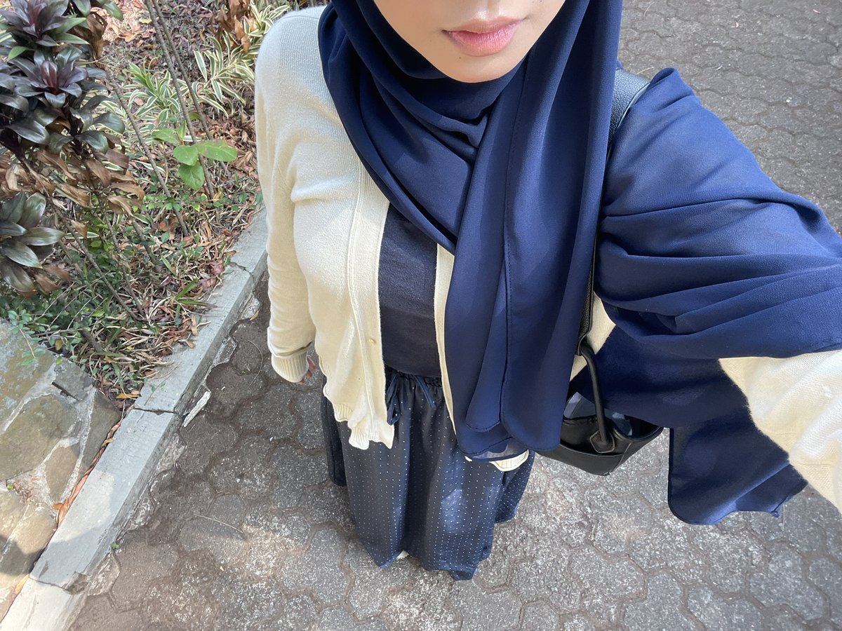 alwaysabece's tweet photo. day 1 kuliah as anak sem 7 https://t.co/Xdzm9RATai