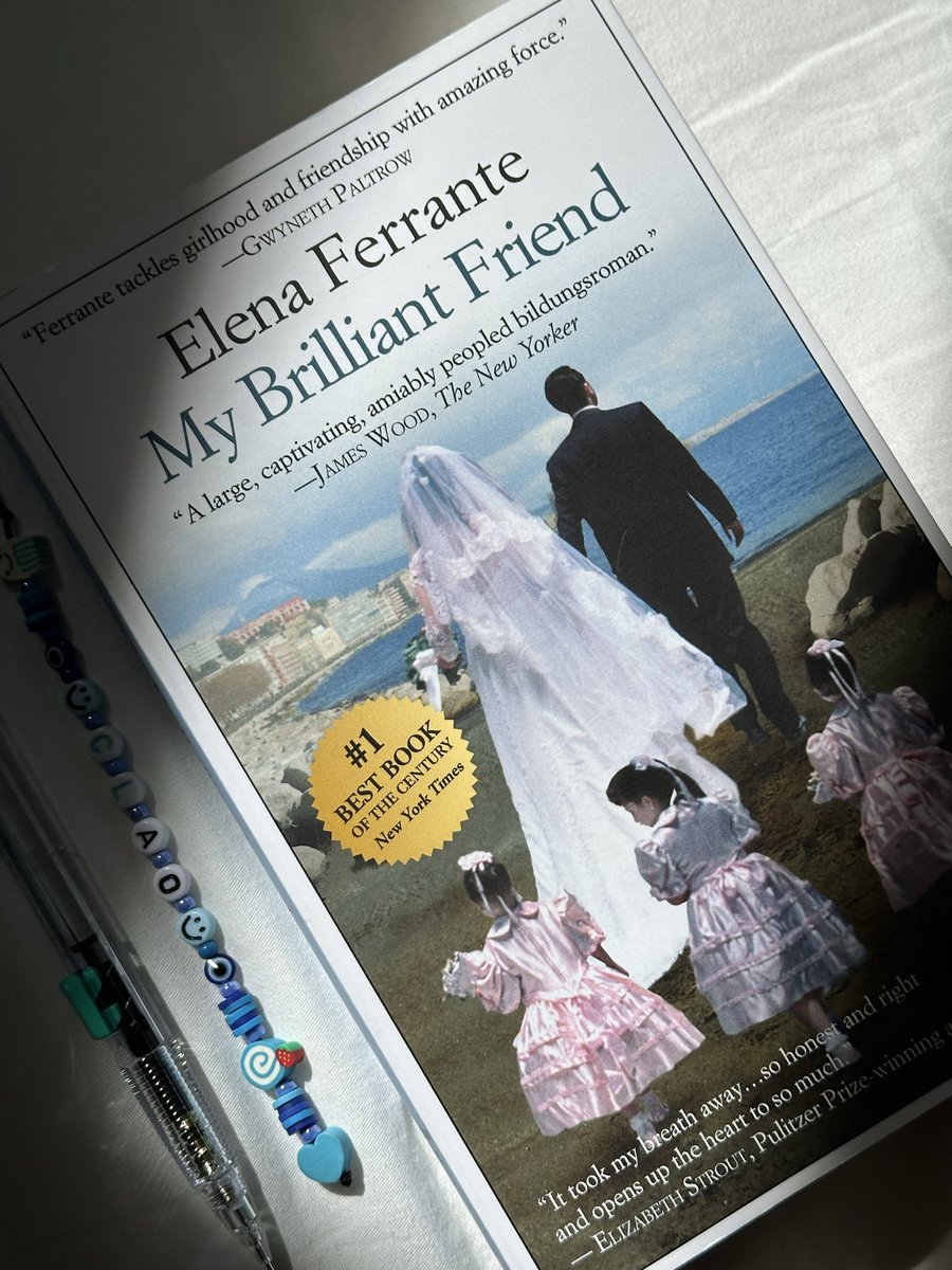 claomedinav's tweet photo. lo buena que es elena ferrante https://t.co/xe8n6UjNWO