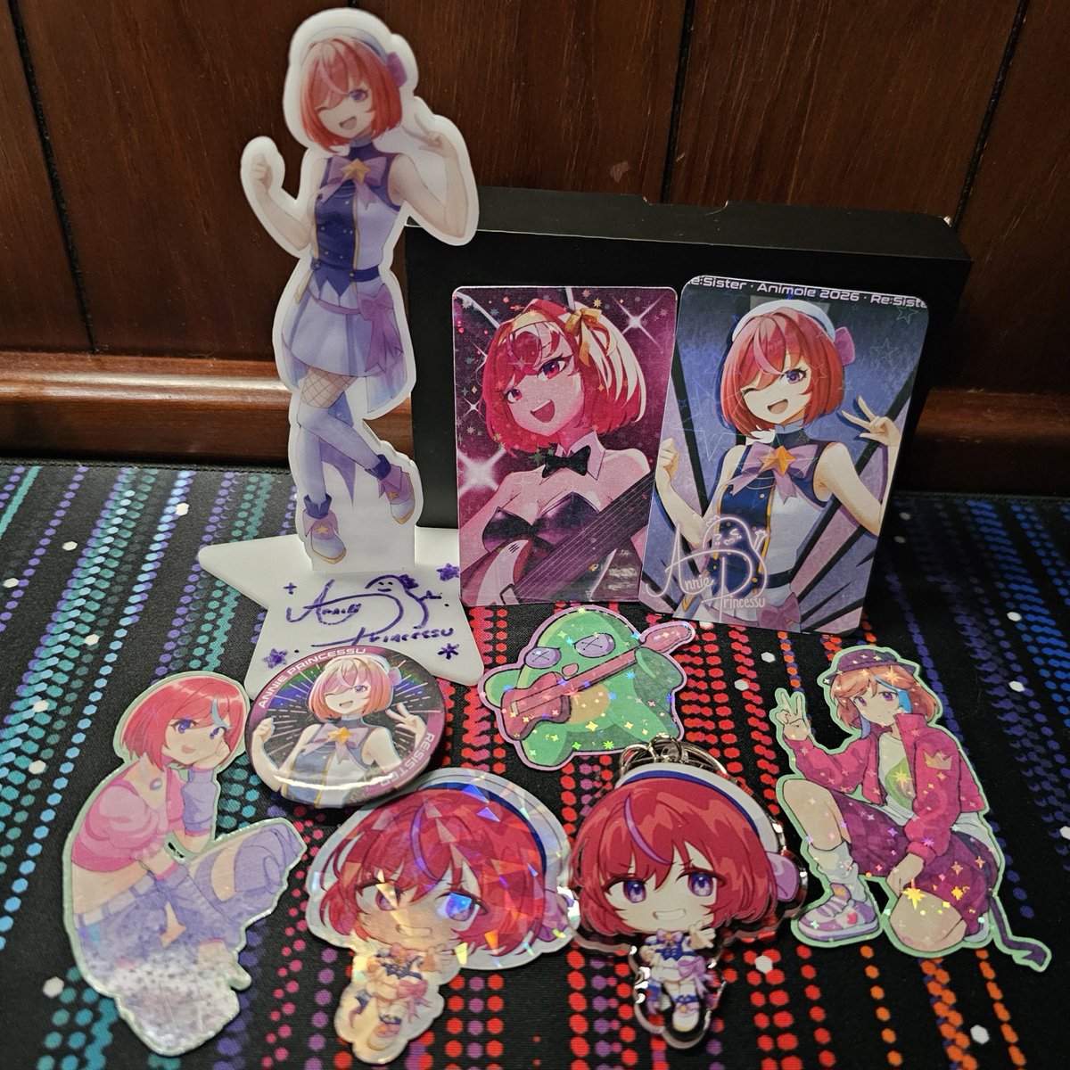 P_RaptorX's tweet photo. Hoy por fin recibí mi merch!! 🥳

Amé muchísimo todo ❤️❤️❤️ por fin podré llevar a mis oshis a todos lados ✨

Ahora a buscarles un buen lugar en mi cuarto a mis nuevos tesoros 🫡

#KPXRevolt #ReSister https://t.co/HZJfj1LxqX
