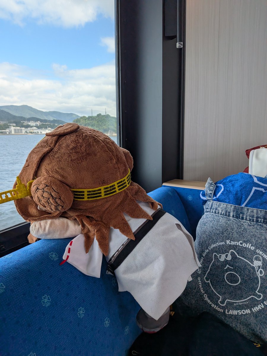 TIgil2's tweet photo. 12時35発の��セツーにいざ乗船…!!
グッズを買い、ソーダを飲んだ後は、船尾客室へ移動。
船尾客室に誰も人がいなかったので、ゆったり呉までの船旅を過ごしました。
#呉遠征
#シーパセオ 
#パセツー https://t.co/8yl3JmLqXx