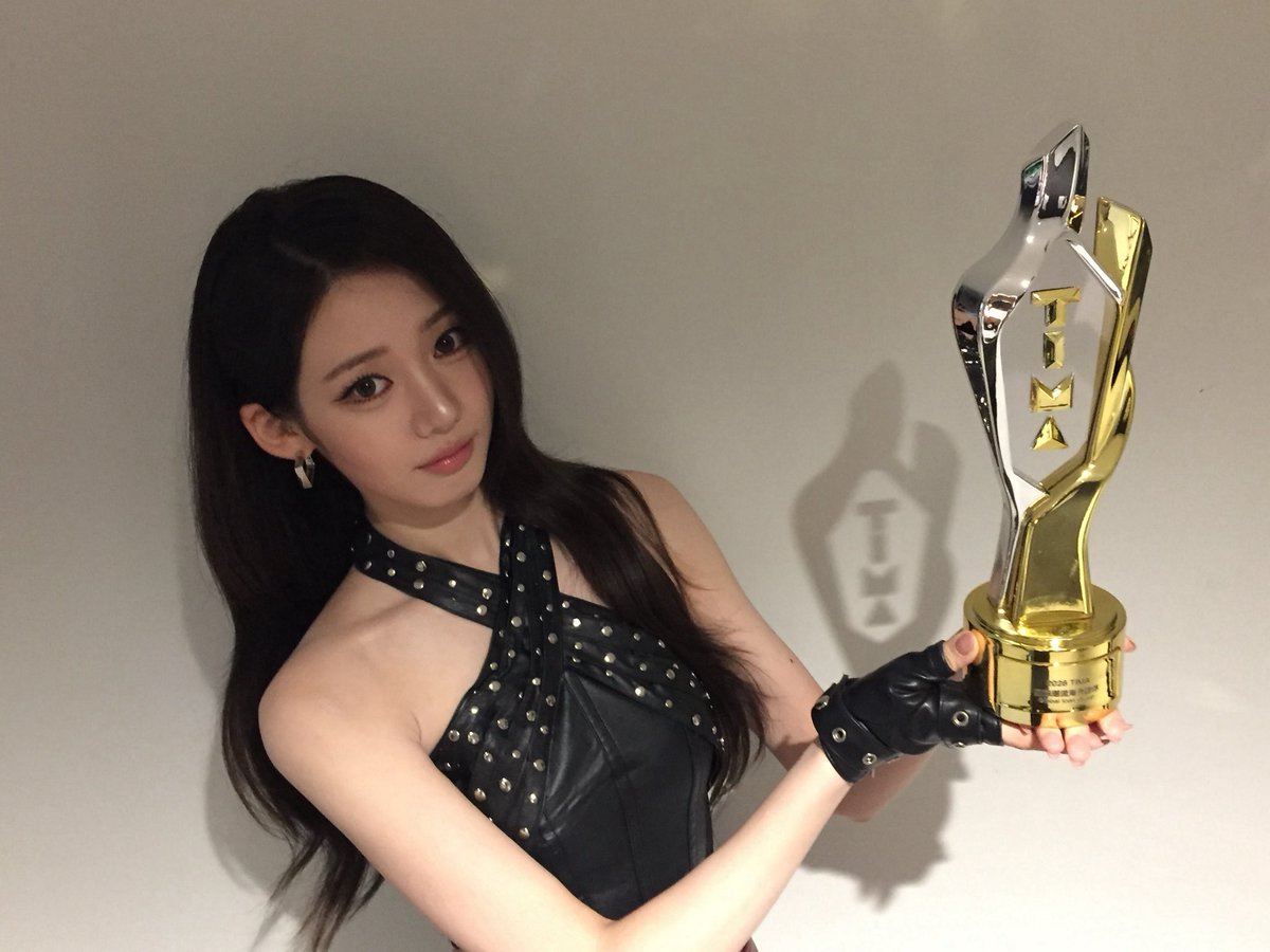 rorainlilac's tweet photo. 📸 | 260921 #RORA Weverse Update.

〝 🌹 〞 https://t.co/UyCGdd5KeX