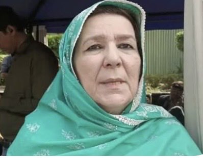 HamidMirPAK's tweet photo. عمران خان کے خاندان کی چار خواتین گرفتار ہو چکی ہیں جنرل ضیاء الحق کے دور میں بھٹو خاندان کی دو خواتین گرفتار ہوئی تھیں عمران خان کے دور میں شریف خاندان کی ایک اور زرداری خاندان کی ایک خاتون گرفتار ہوئی تھی موجودہ دور میں عمران خان کی اہلیہ اور تین بہنوں کو گرفتار کر لیا گیا ہے https://t.co/MhAp5sMN7h