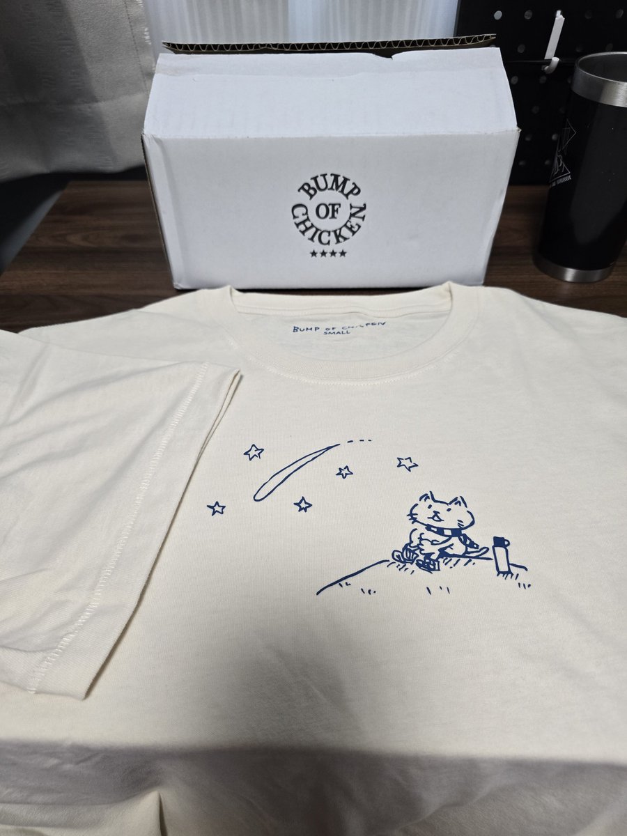 rxmiu's tweet photo. コラボTシャツ届いた！
昨日プラネタリウム行ってくれる知り合いもできたし🌟
あとロゴ入りのダンボール届く度ずっと捨てられない。。 https://t.co/gxTm219XjW