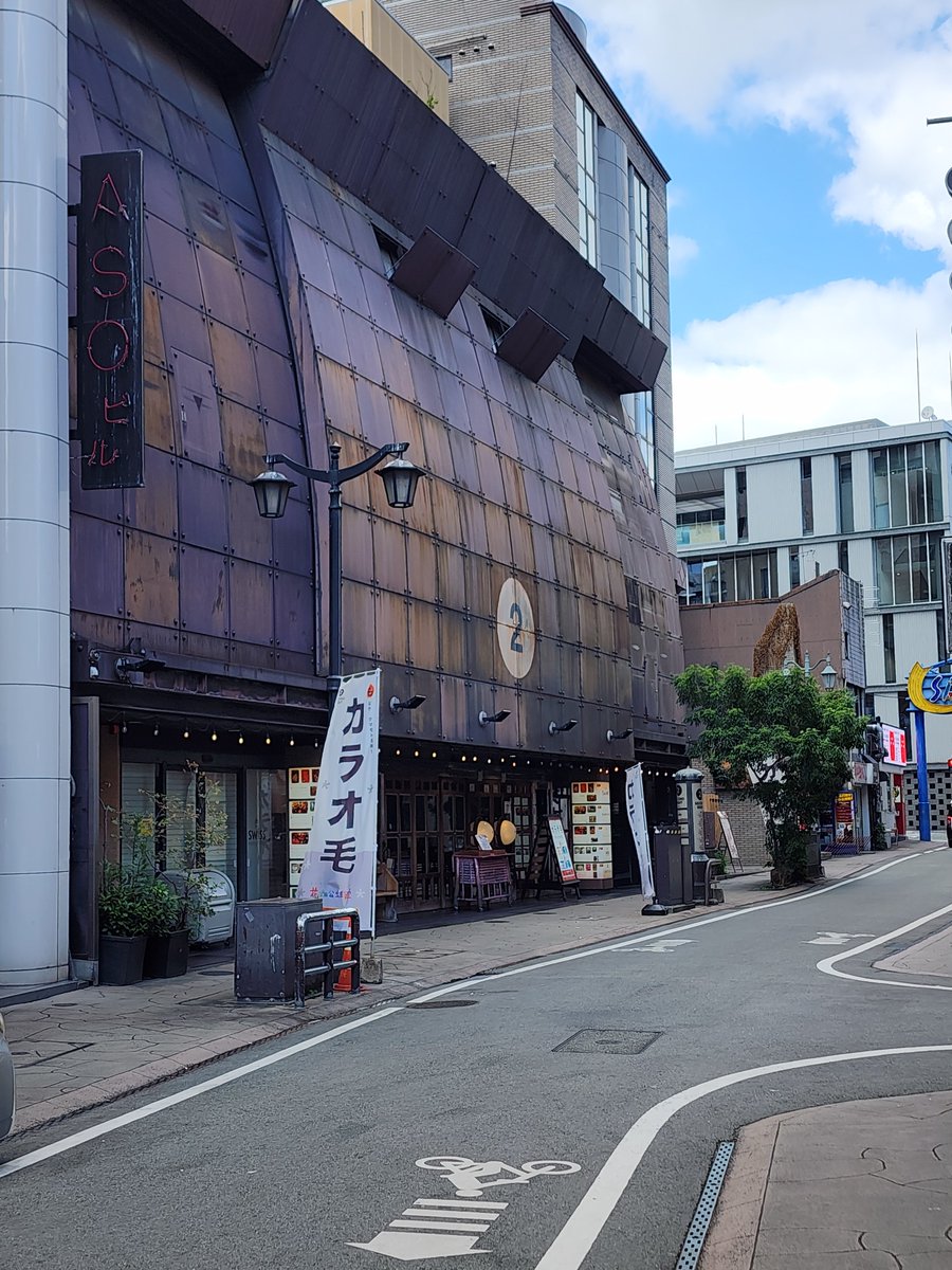 taqqqro's tweet photo. なんかすごいカラオケ屋見つけたから入った！ https://t.co/BcXgaVIyzb