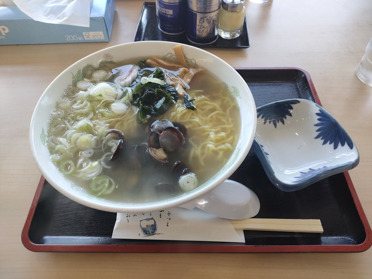 shinkowax's tweet photo. 昨夜いっぱい飲んだので　天塩の道の駅でしじみラーメン！からのガンダムのマンホールコースターを貰ってきたよ♪
＃天塩 ＃しじみ ＃ガンダム https://t.co/JGh5QY7zwe