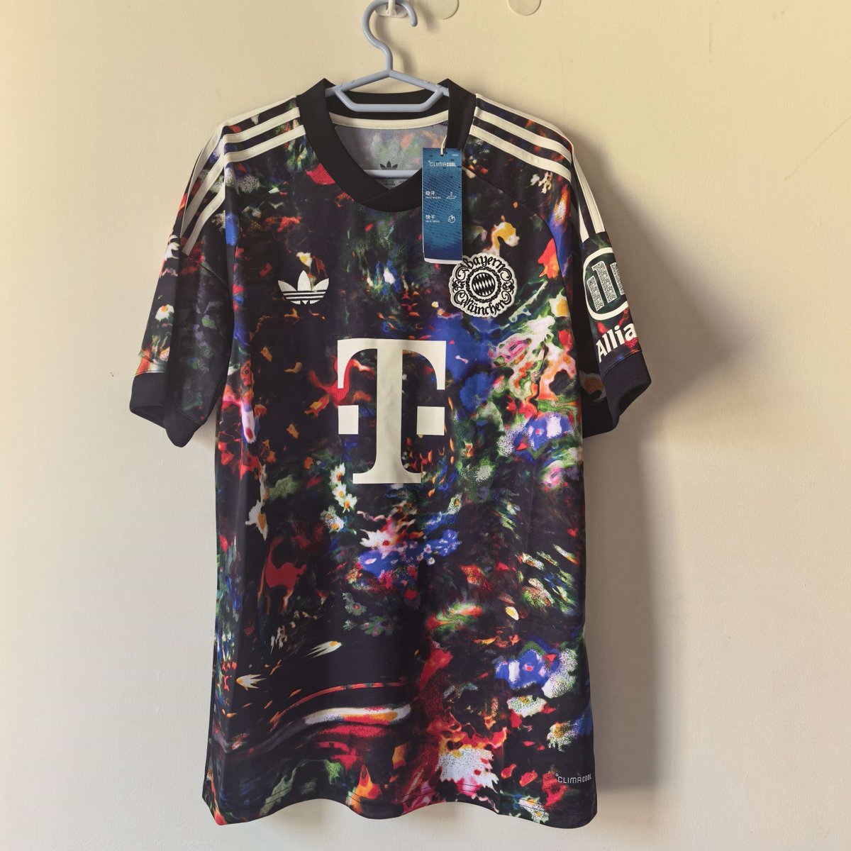 rodrigofranke's tweet photo. Camisa especial Oktoberfest do Bayern 🥨 
Temporada Wiesn, kit exclusivo da festa! 
#Bayern #FutebolAlemao https://t.co/H1BgcgMdTD