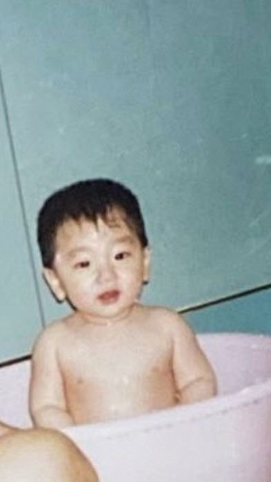 giyuuterbang's tweet photo. Berikut adalah potret macam-macam kelakuan anak bayi. Ada yang rajin mandi, tiba2 atraksi, belajar tengkurap, dan juga sudah bisa minum sendiri☺️

Jadi bagaimana perkembangan bayi anda sejauh ini?😊

#AtinySelcaDay #ATSD #ATEEZ 
#에이티즈 #SAN #YEOSANG #YUNHO
@ATEEZofficial https://t.co/3L7wdrxW4R