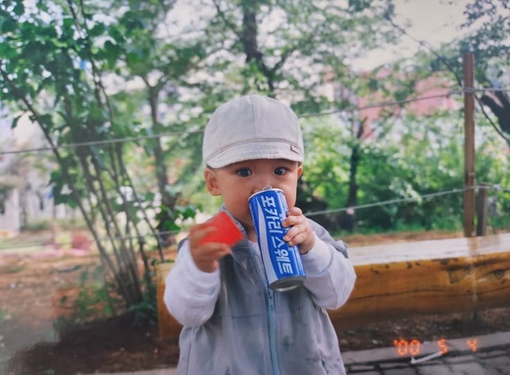 giyuuterbang's tweet photo. Berikut adalah potret macam-macam kelakuan anak bayi. Ada yang rajin mandi, tiba2 atraksi, belajar tengkurap, dan juga sudah bisa minum sendiri☺️

Jadi bagaimana perkembangan bayi anda sejauh ini?😊

#AtinySelcaDay #ATSD #ATEEZ 
#에이티즈 #SAN #YEOSANG #YUNHO
@ATEEZofficial https://t.co/3L7wdrxW4R