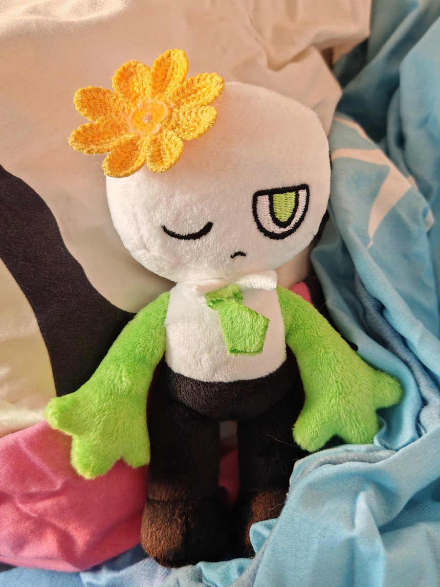 magicalwishies's tweet photo. HE'S HERE AND HE'S SO SO SO CUTE!!!!!! So small I could cry 🥹🥹🥹 I'm gonna cherish him forever!! 💚🎲 https://t.co/sPAo91oMAZ