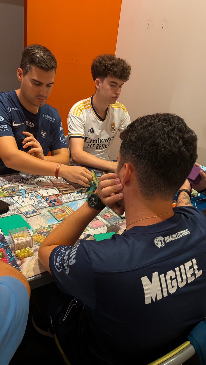 joseveraroca's tweet photo. Organizando torneo de 53 jugadores de PokemonTCG en el #murciacardshow con 700€ en vales @CardmarketPkmn

Evento +8k pers

12h de torneo 🫩

🎫10€ inscripción

Propuesta fusión categorías senior y master 

VICTORIA DE UN SENIOR.🥳

Fan Nº1 de este chiquillo.

Gracias a tod@s💙 https://t.co/n14HnO4beN