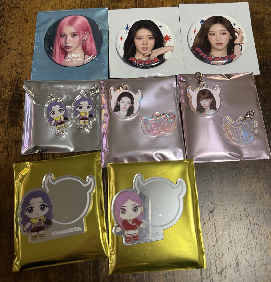 fldhs__s2's tweet photo. BABYMONSTER グッズ交換

［譲］写真のもの
［求］アヒョン　チキタ

9/22.9/23 京セラドーム手渡し

#BABYMONSTER
#ベビモン
#ベビモングッズ
#ベビモングッズ交換
#グッズ交換 https://t.co/forYzuMZN9
