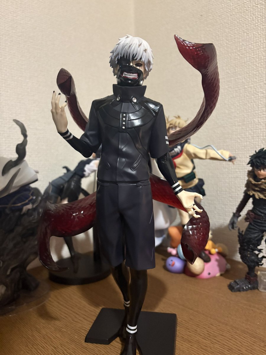 APEXGAZERU's tweet photo. 金木くんが仲間になりました
新入りを睨みつける緑谷先輩 https://t.co/0ewNvicNed