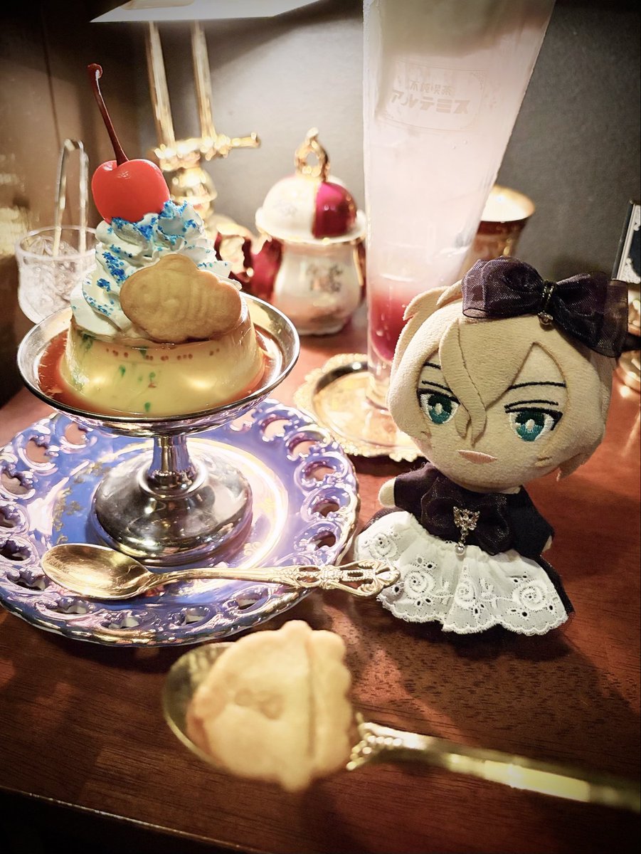 jam__vanilla's tweet photo. 真夜中のカフェ🌙*ﾟ

⭐️不純喫茶アルテミス⭐️

うみのいきものさんスィーツでおじゃ🐠🪼🍒 https://t.co/iwFk0Gmbgu