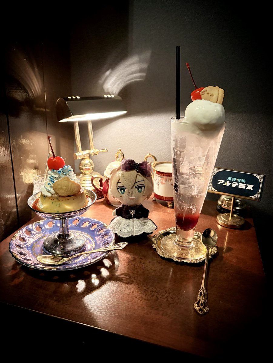 jam__vanilla's tweet photo. 真夜中のカフェ🌙*ﾟ

⭐️不純喫茶アルテミス⭐️

うみのいきものさんスィーツでおじゃ🐠🪼🍒 https://t.co/iwFk0Gmbgu
