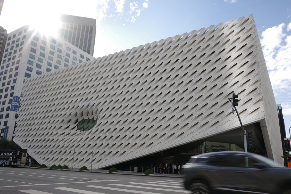 8mmum's tweet photo. The Broad
展示も建物も素晴らしすぎ　これで無料なの凄すぎる... https://t.co/QMRQCYKz9a