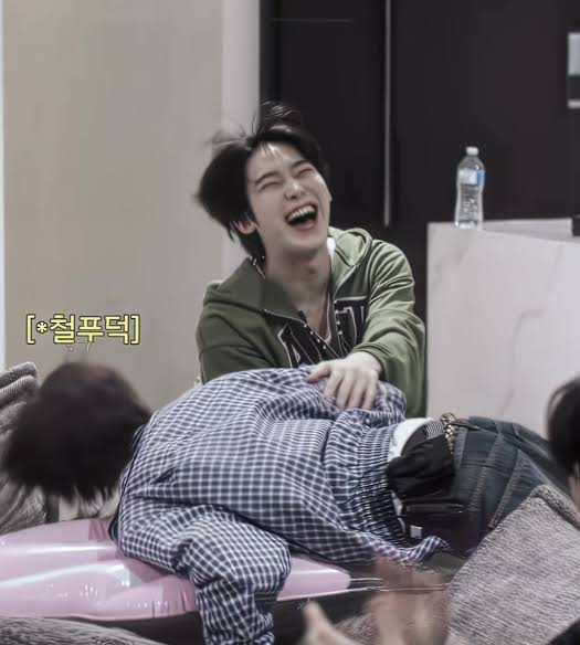 entxshie's tweet photo. "enhypen lost their joy along the way"

(a thread)

they look so miserable
https://t.co/uLwFyUTqMH https://t.co/vQ9ILdQJ0W